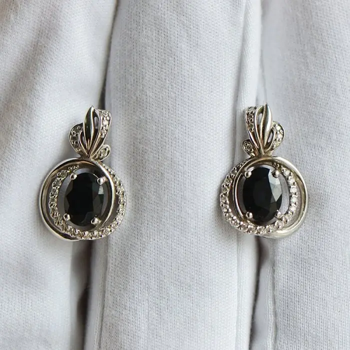 Серьги с английским замком из белого золота