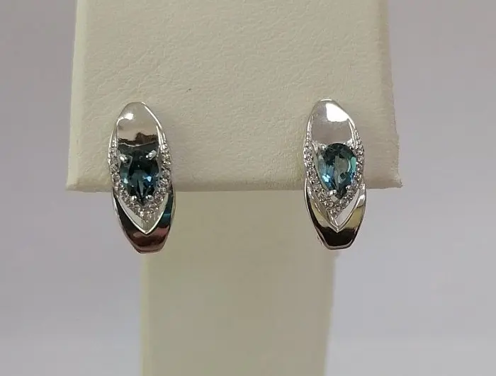 Серьги с английским замком из серебра