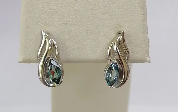 Серьги с английским замком из серебра