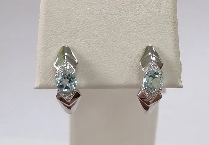 Серьги с английским замком из серебра