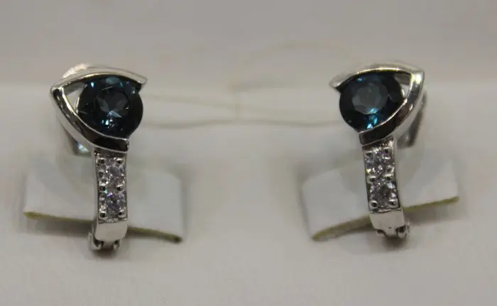 Серьги с английским замком из серебра