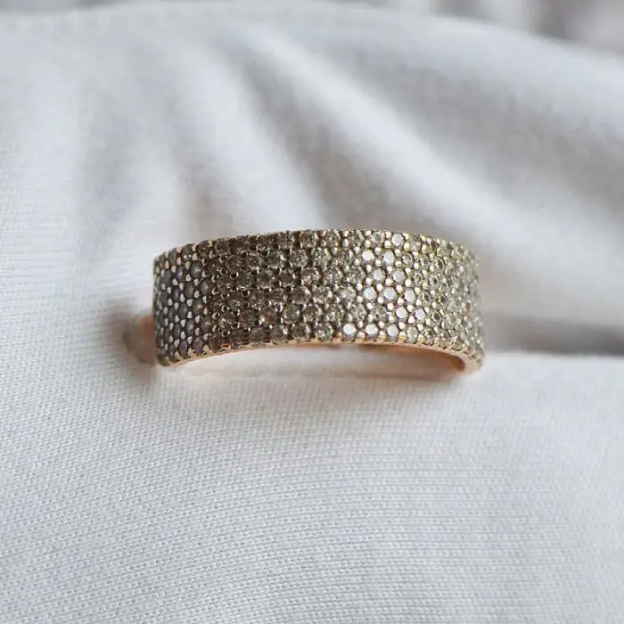 Кольцо декоративное из комбинированного золота