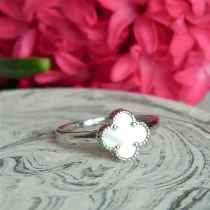 Кольцо декоративное из серебра