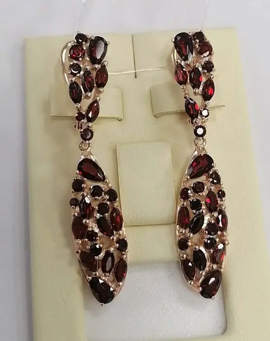 Серьги подвесные из серебра с хризолитами