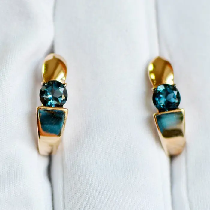 Серьги с английским замком из красного золота