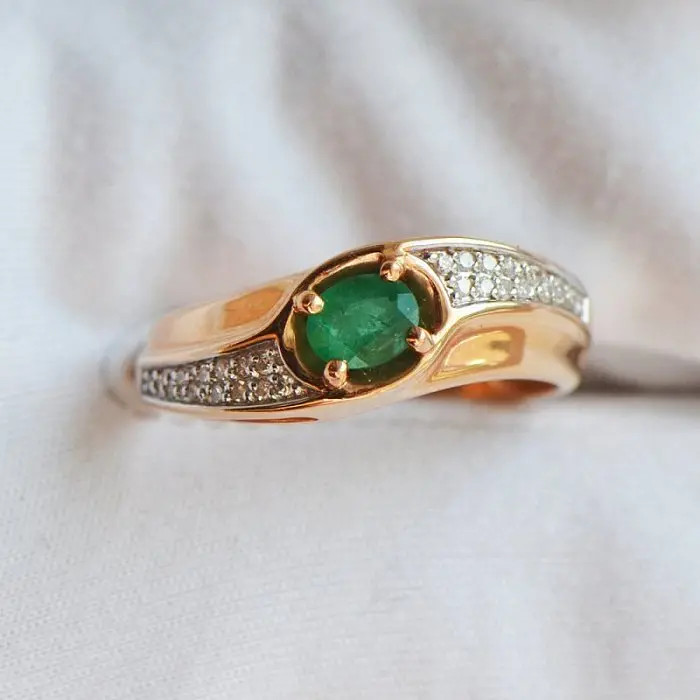 Кольцо декоративное из комбинированного золота