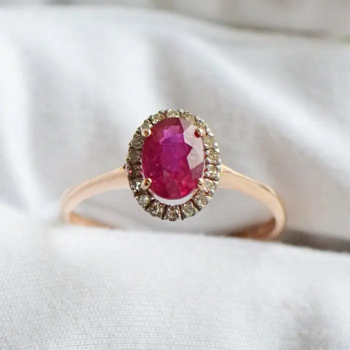 Кольцо декоративное из комбинированного золота с рубинами