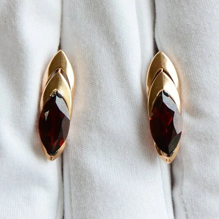 Серьги с английским замком из красного золота