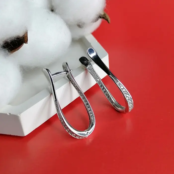 Серьги с английским замком из серебра
