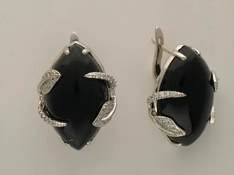 Серьги с английским замком из белого золота