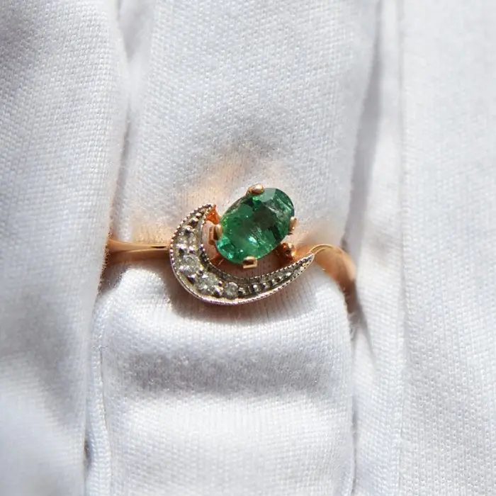 Кольцо декоративное из комбинированного золота