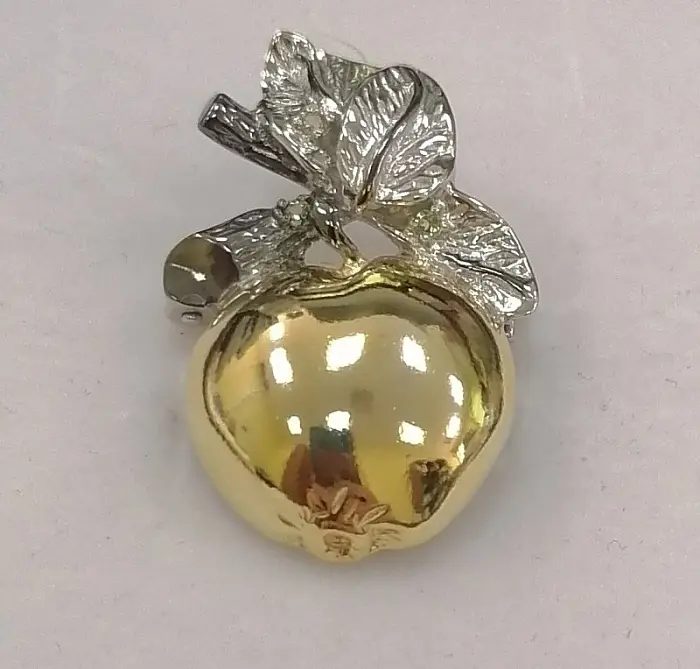 Брошь из позолоты