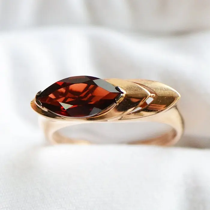 Кольцо декоративное из красного золота