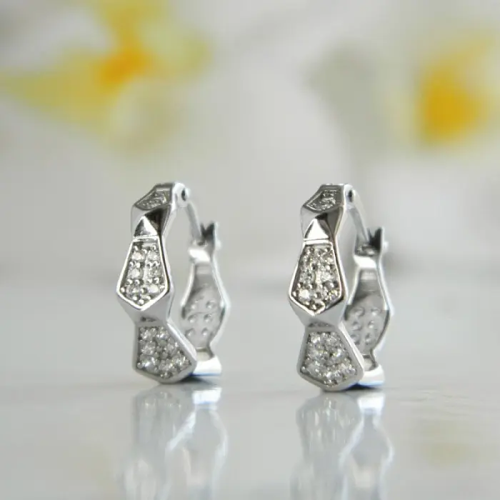Серьги с английским замком из серебра