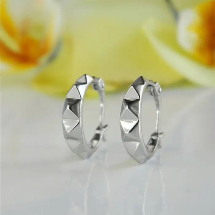 Серьги с английским замком из серебра