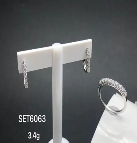 Серьги с английским замком из серебра