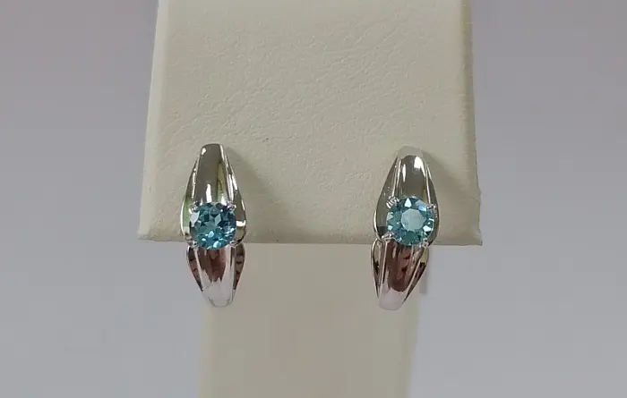 Серьги с английским замком из серебра