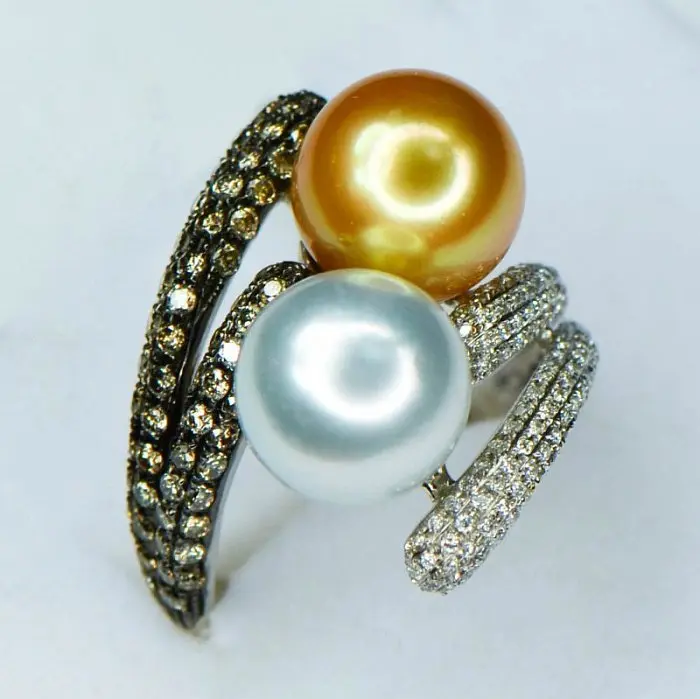 Кольцо декоративное из белого золота вид 1