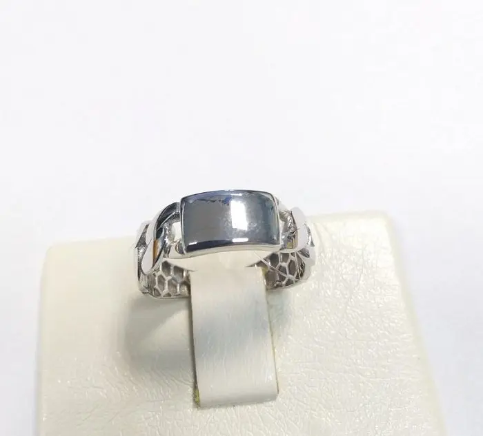 Кольцо декоративное из серебра