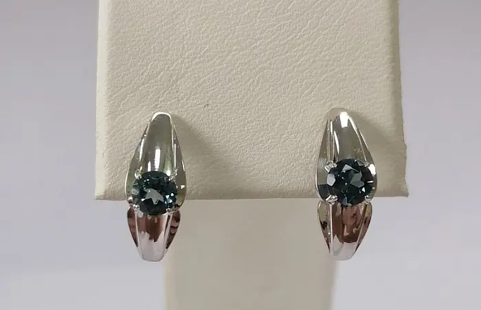 Серьги с английским замком из серебра