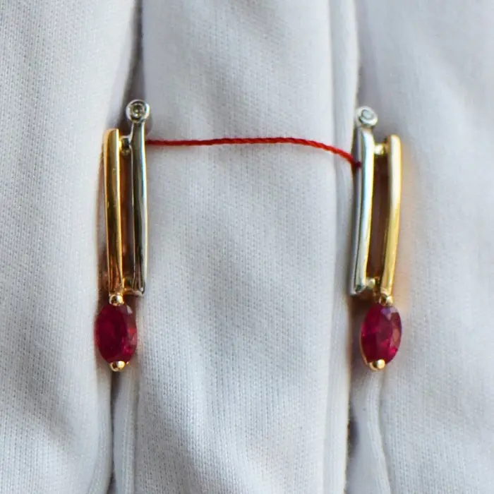 Серьги с английским замком из комбинированного золота