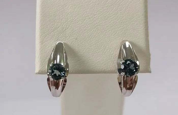 Серьги с английским замком из серебра