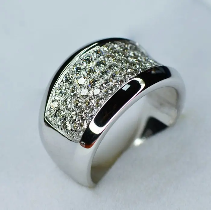 Кольцо декоративное из белого золота