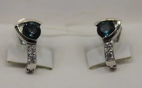 Серьги с английским замком из серебра