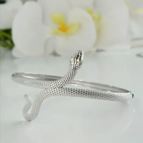Браслет жесткий из серебра