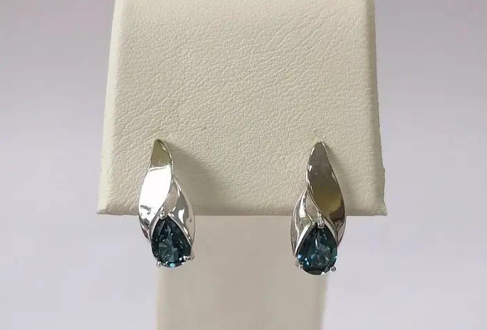 Серьги с английским замком из серебра