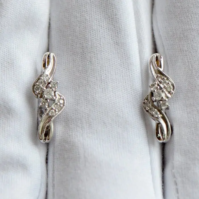 Серьги с английским замком из белого золота