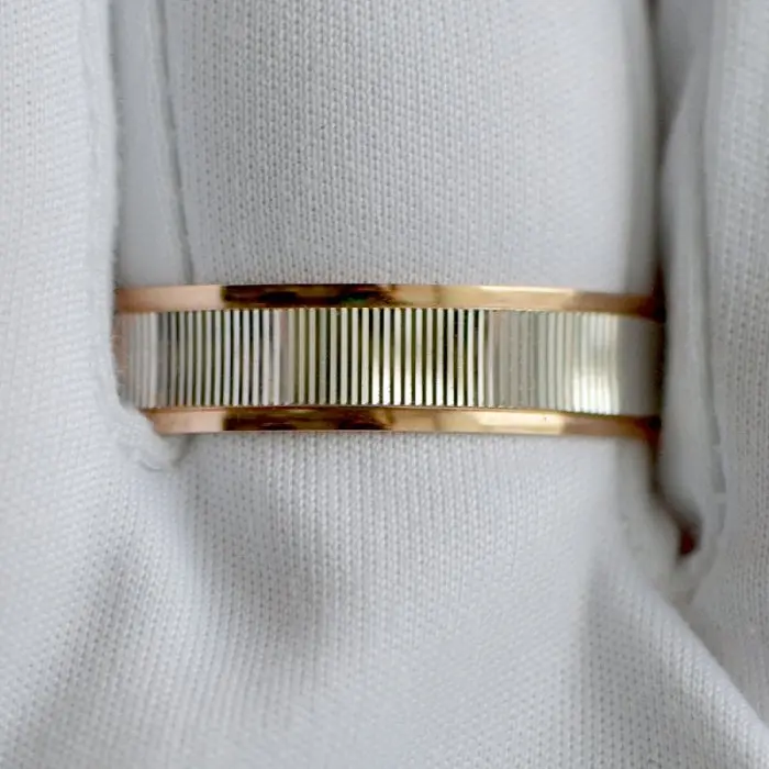 Кольцо обручальное из комбинированного золота