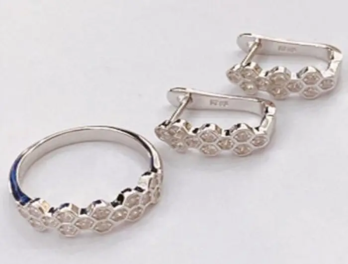 Серьги с английским замком из серебра