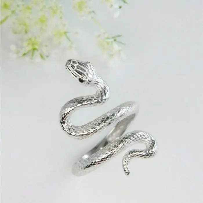 Кольцо декоративное из серебра вид 1