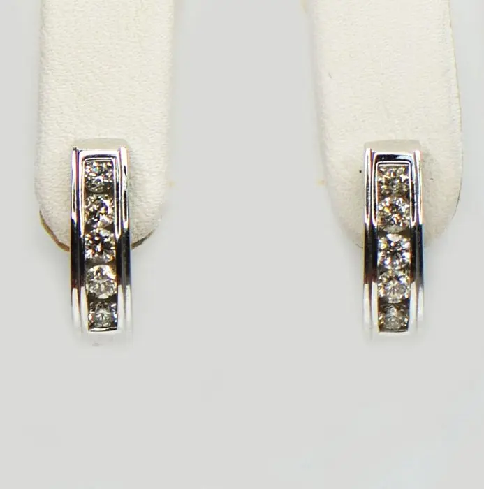 Серьги с английским замком из белого золота