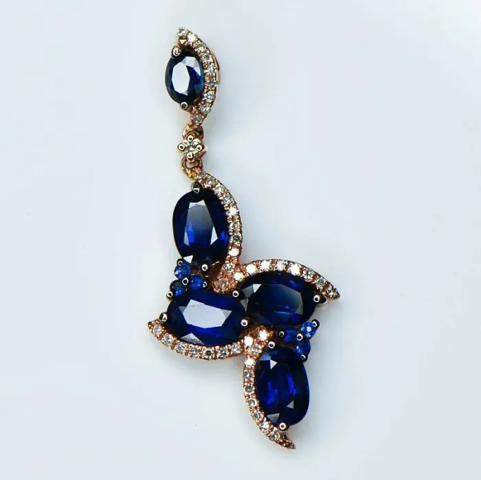 Подвеска декоративная из красного золота