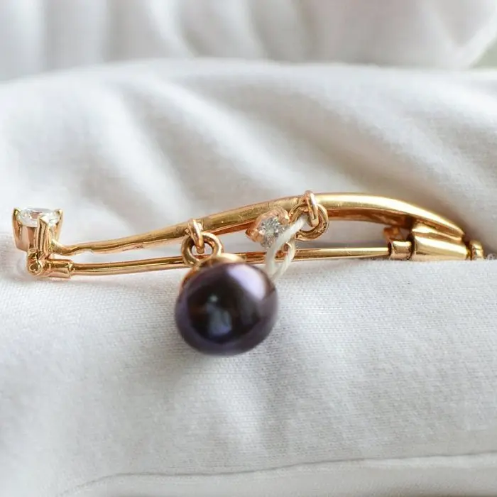 Брошь из красного золота