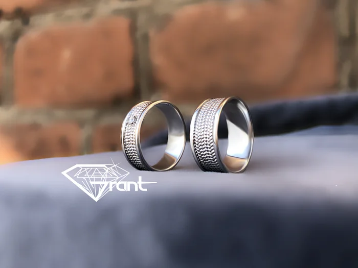 Кольцо обручальное из белого золота вид 1