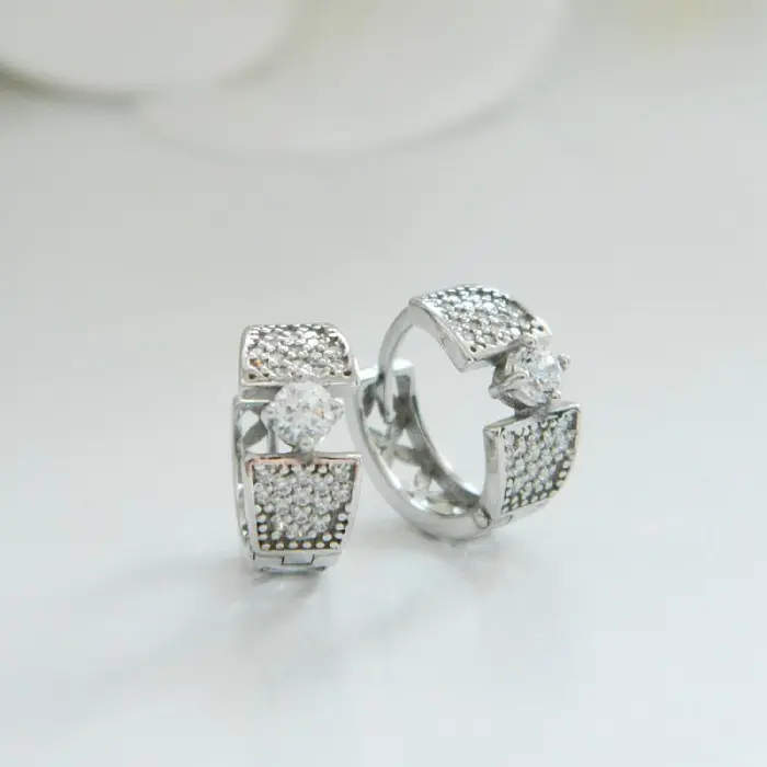 Серьги с английским замком из серебра
