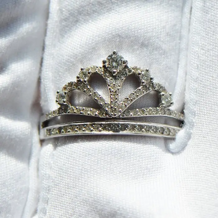 Кольцо декоративное из белого золота